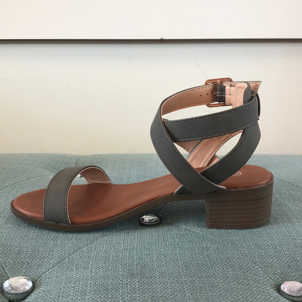 💚 Selena olive sandals💚 - Picture 2 of 3